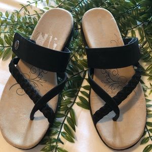 Black sandals with braided strap